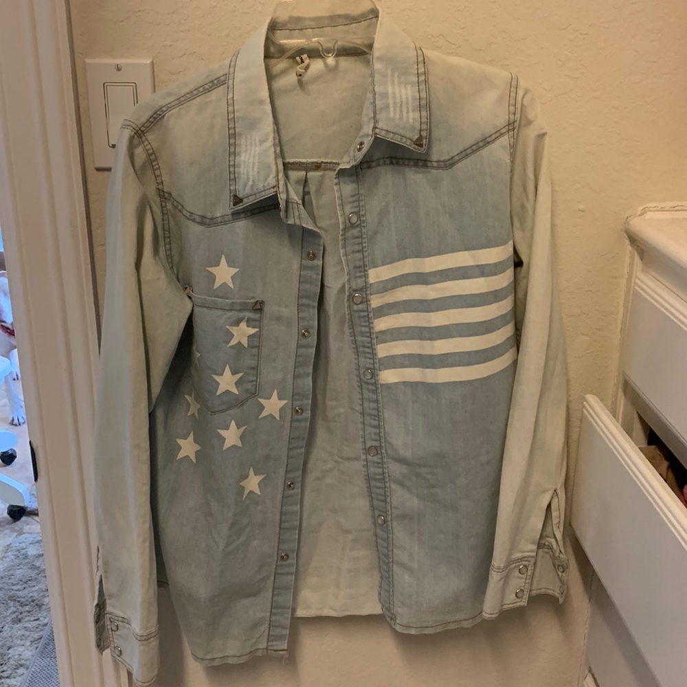 Chambray top w flag design